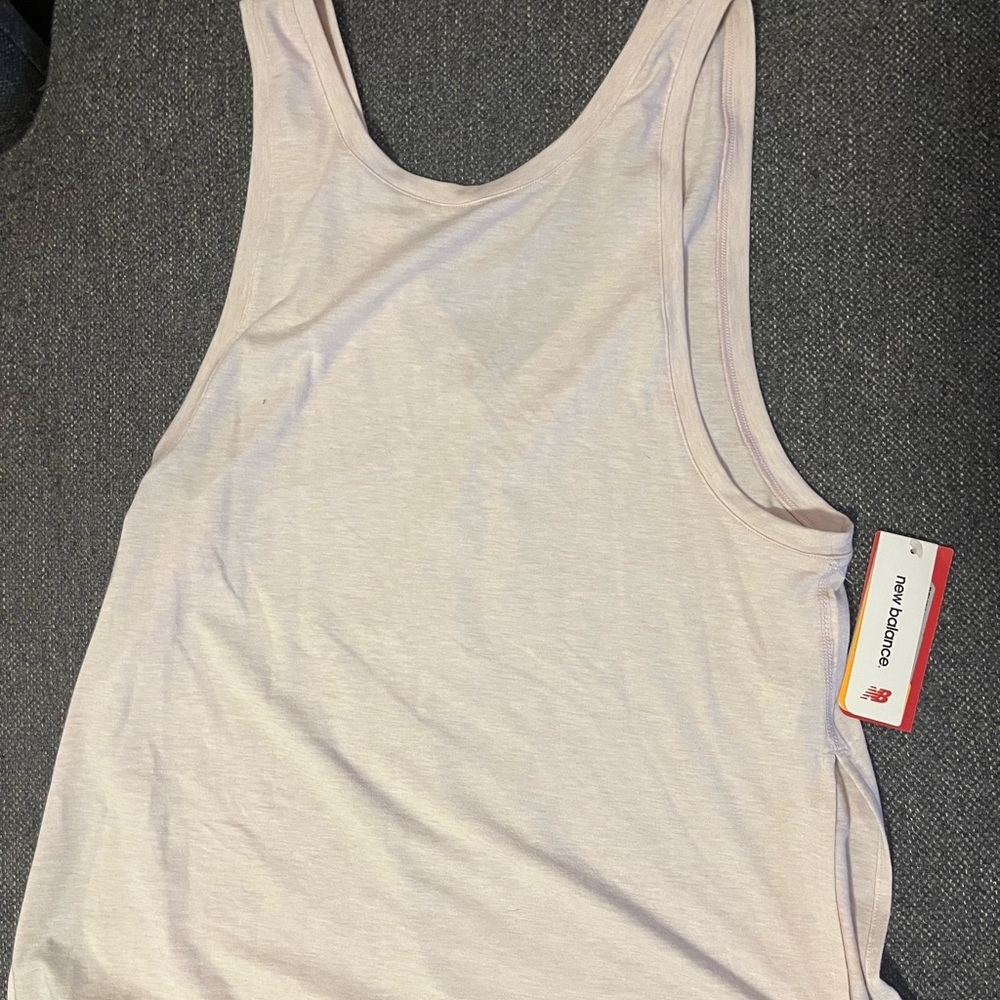New Balance flowy V neck tank